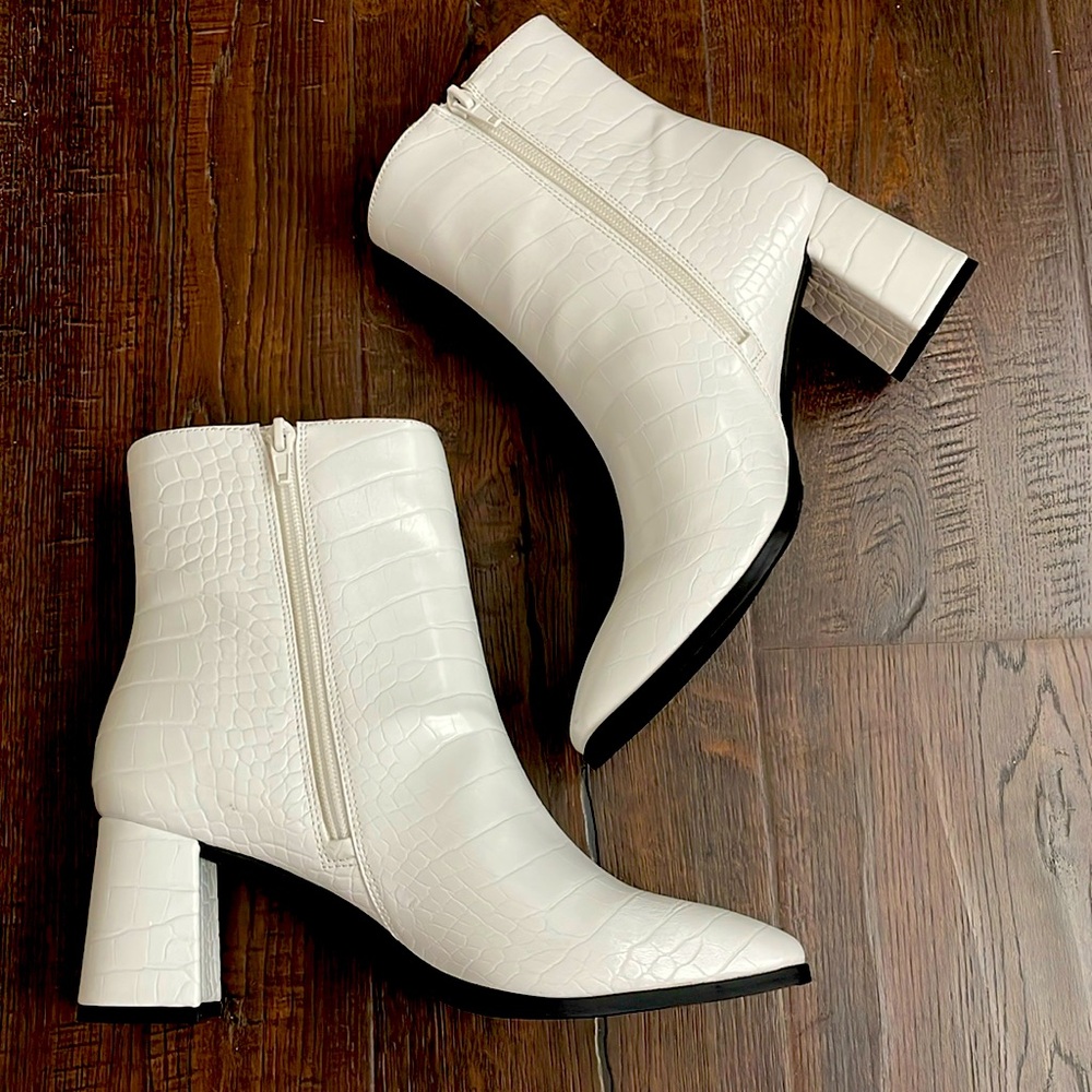 NIB White croc- embossed vegan leather square toe zipper ankle boots new inbox 8